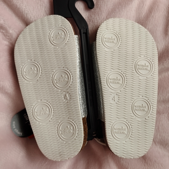 Wonder Nation infant sandals, size 4 (6-12MO) - Picture 4 of 6